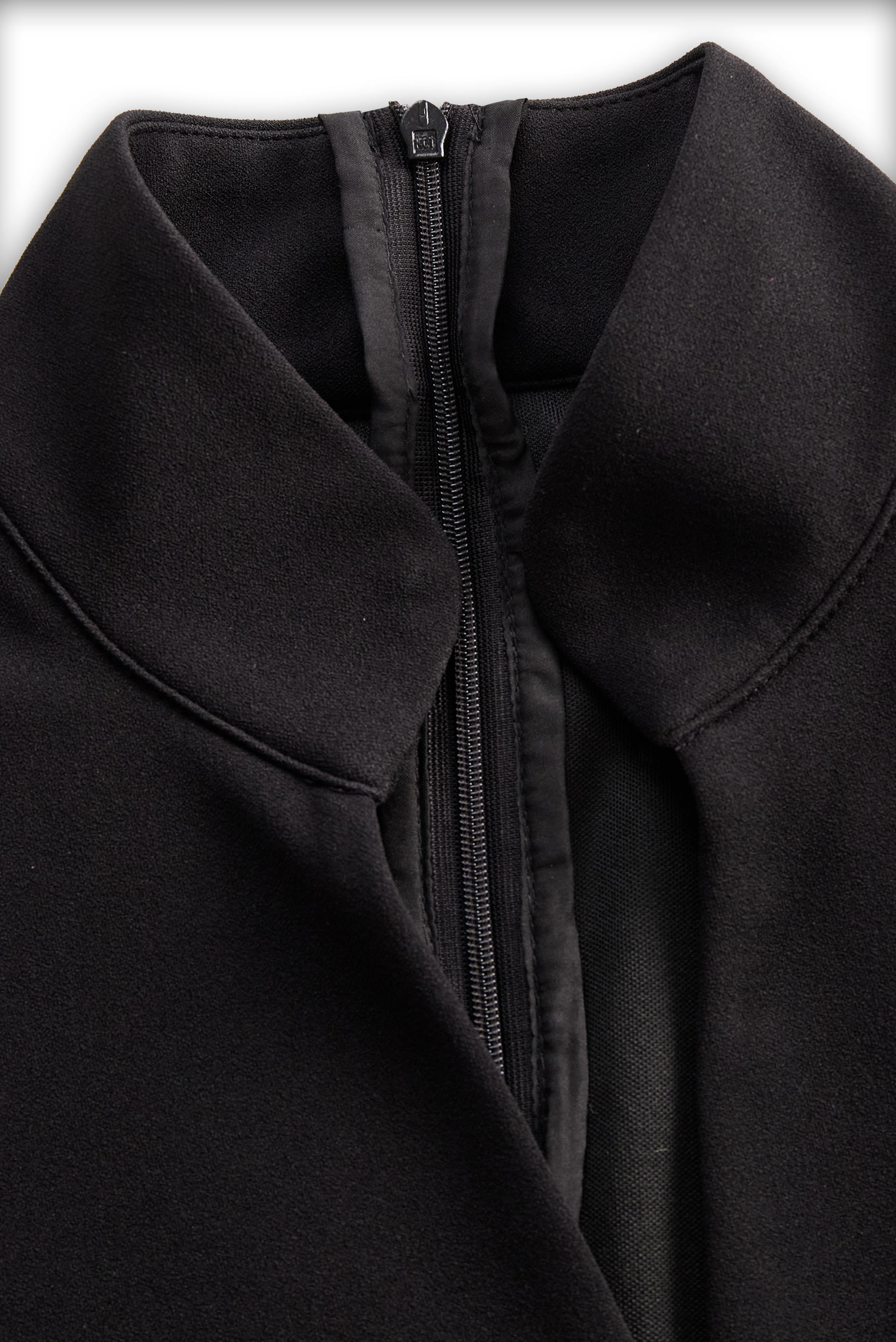 Selvianeé | Refined Black Belted Dress