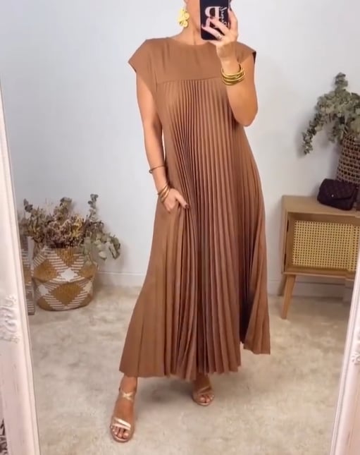 Plisara | Solid Pleated Dress